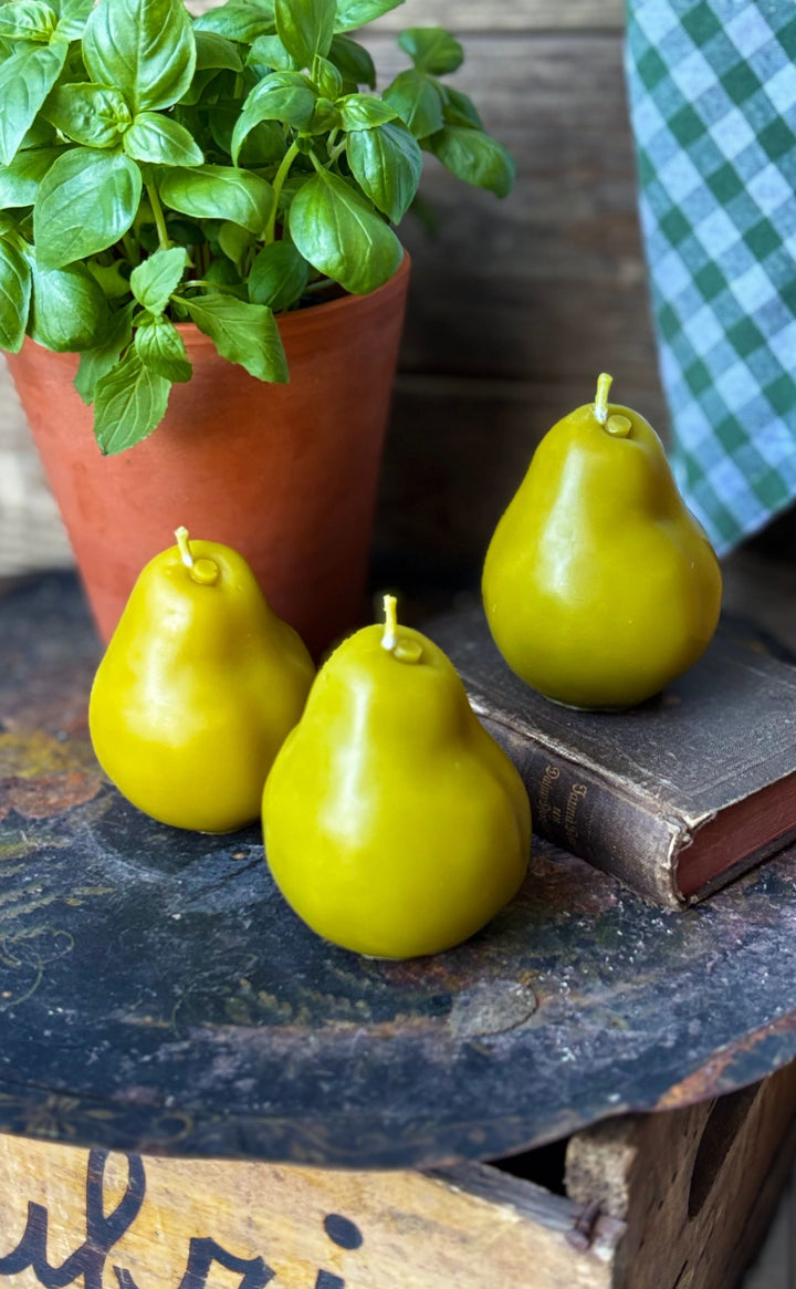 BEESWAX PEAR CANDLE