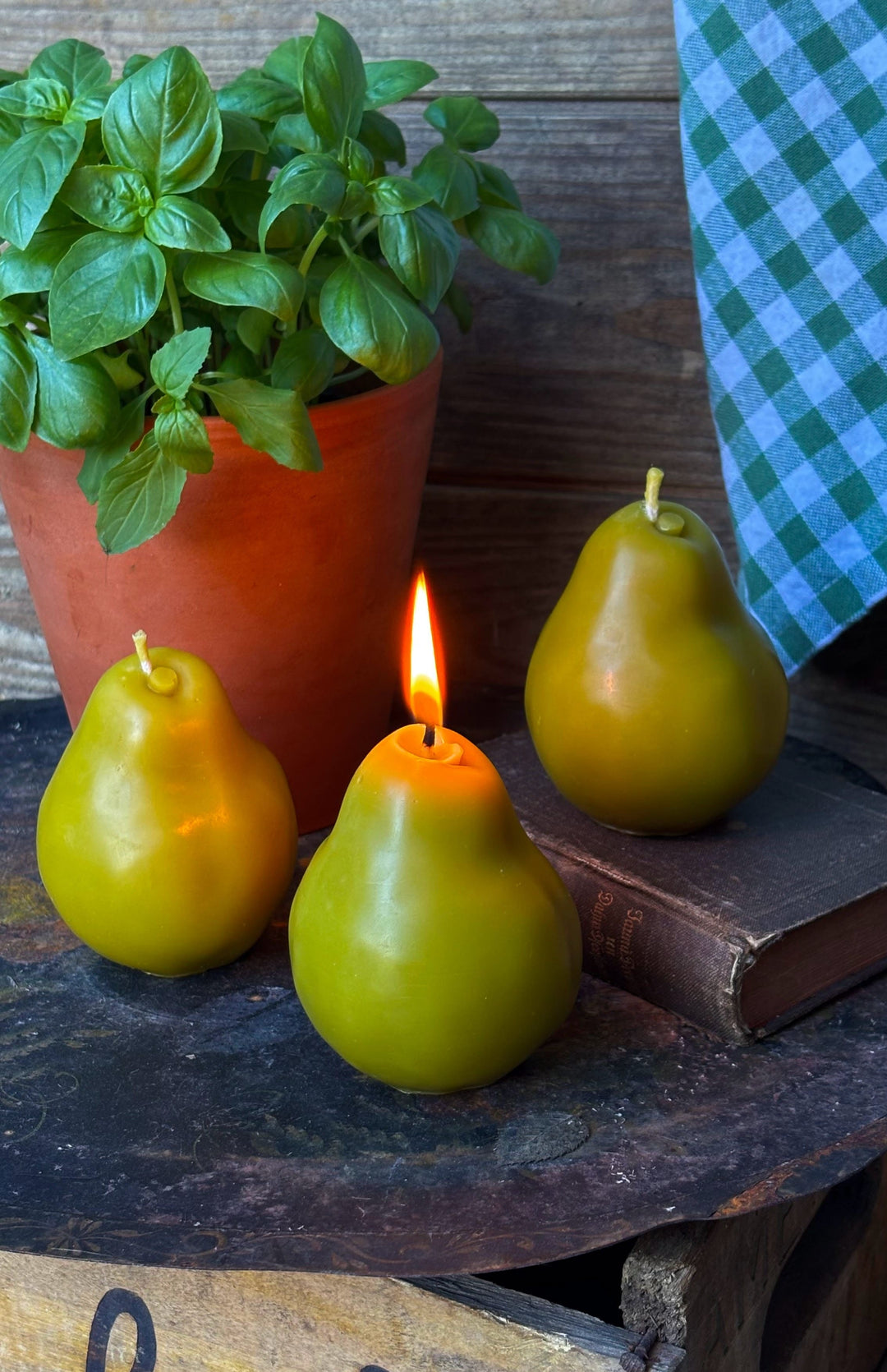 BEESWAX PEAR CANDLE