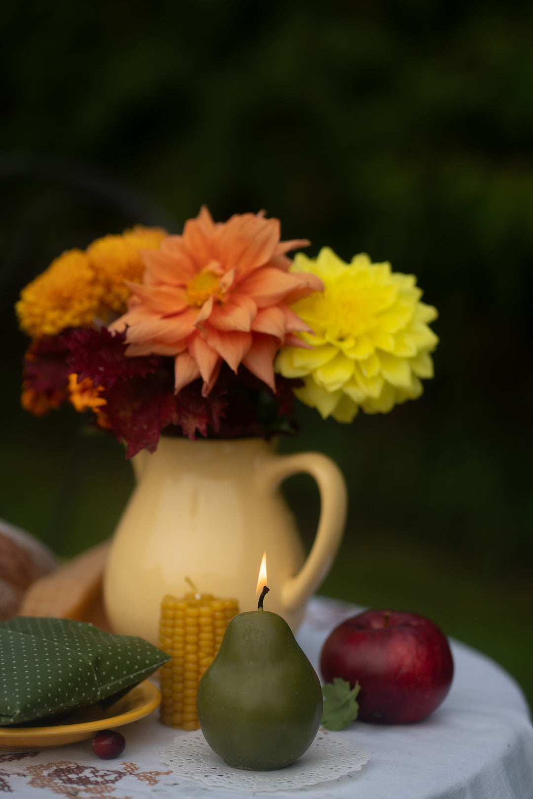 BEESWAX PEAR CANDLE